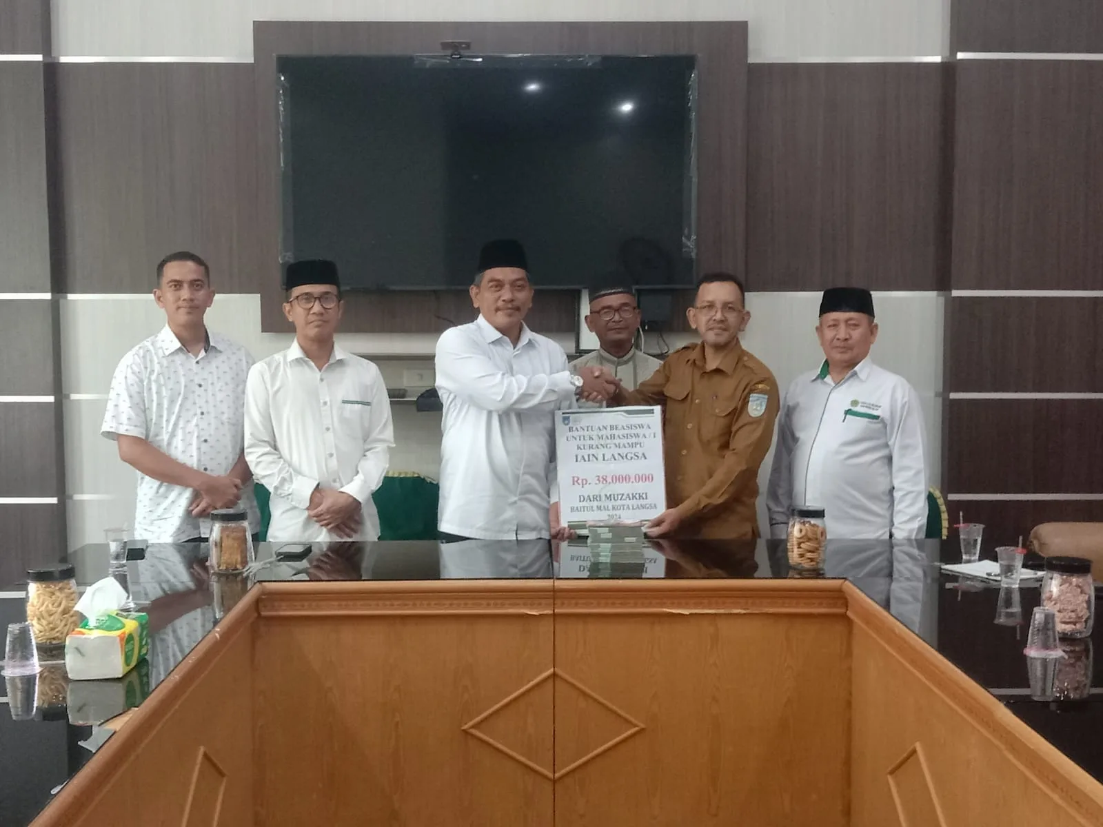 Baitul Mal Langsa Salurkan Zakat Ibnu Sabil Kepada IAIN Langsa 