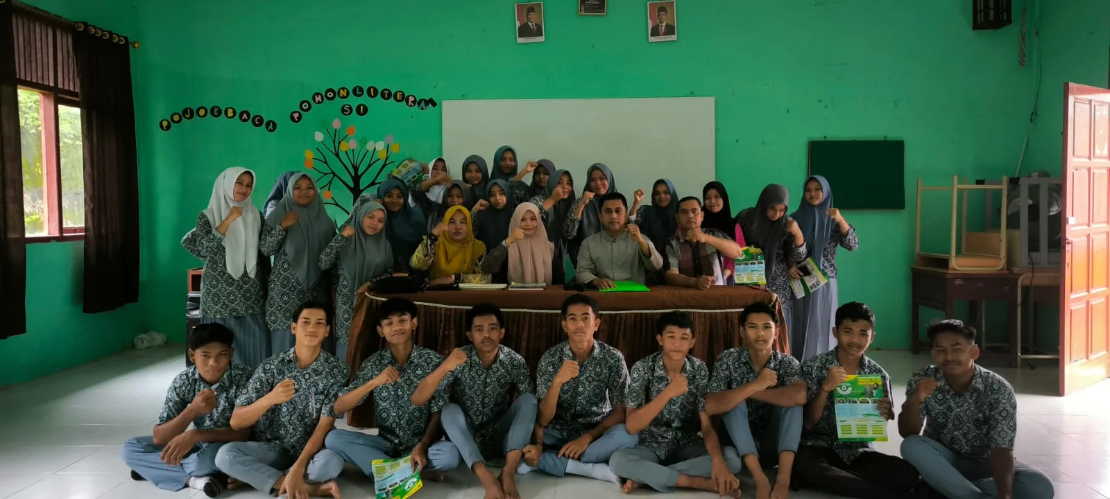 FTIK Goes to School: Dosen Laksanakan Kegiatan Edukasi di Sekolah