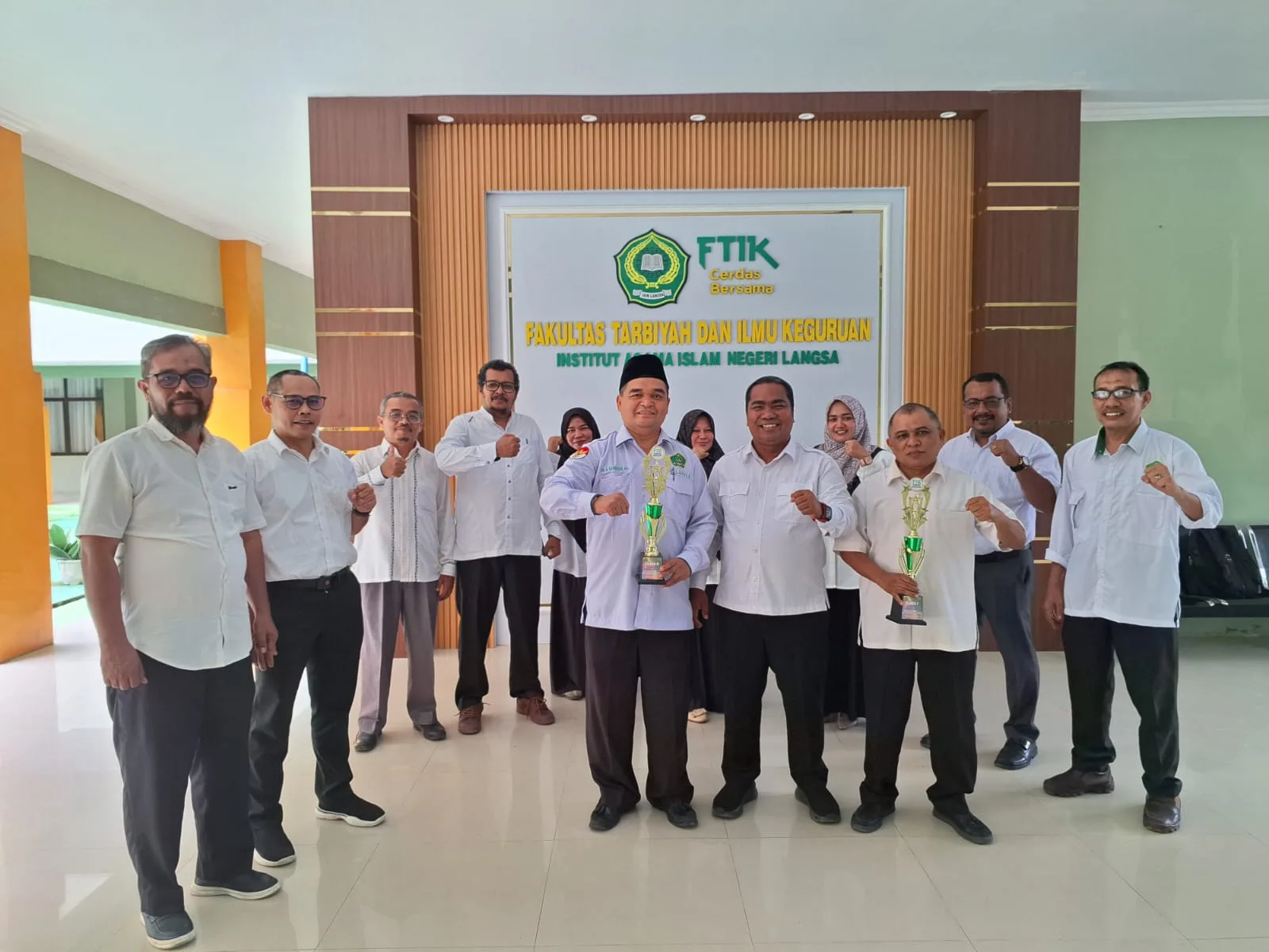 FTIK IAIN Langsa Serahkan Hadiah kepada Dosen yang Juarai PERMATA