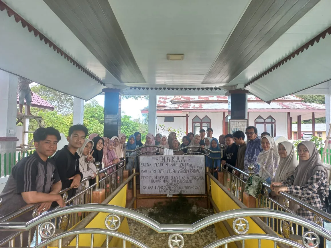 Mahasiswa PGMI IAIN Langsa Rihlah Akademik ke Makam Raja Peureulak