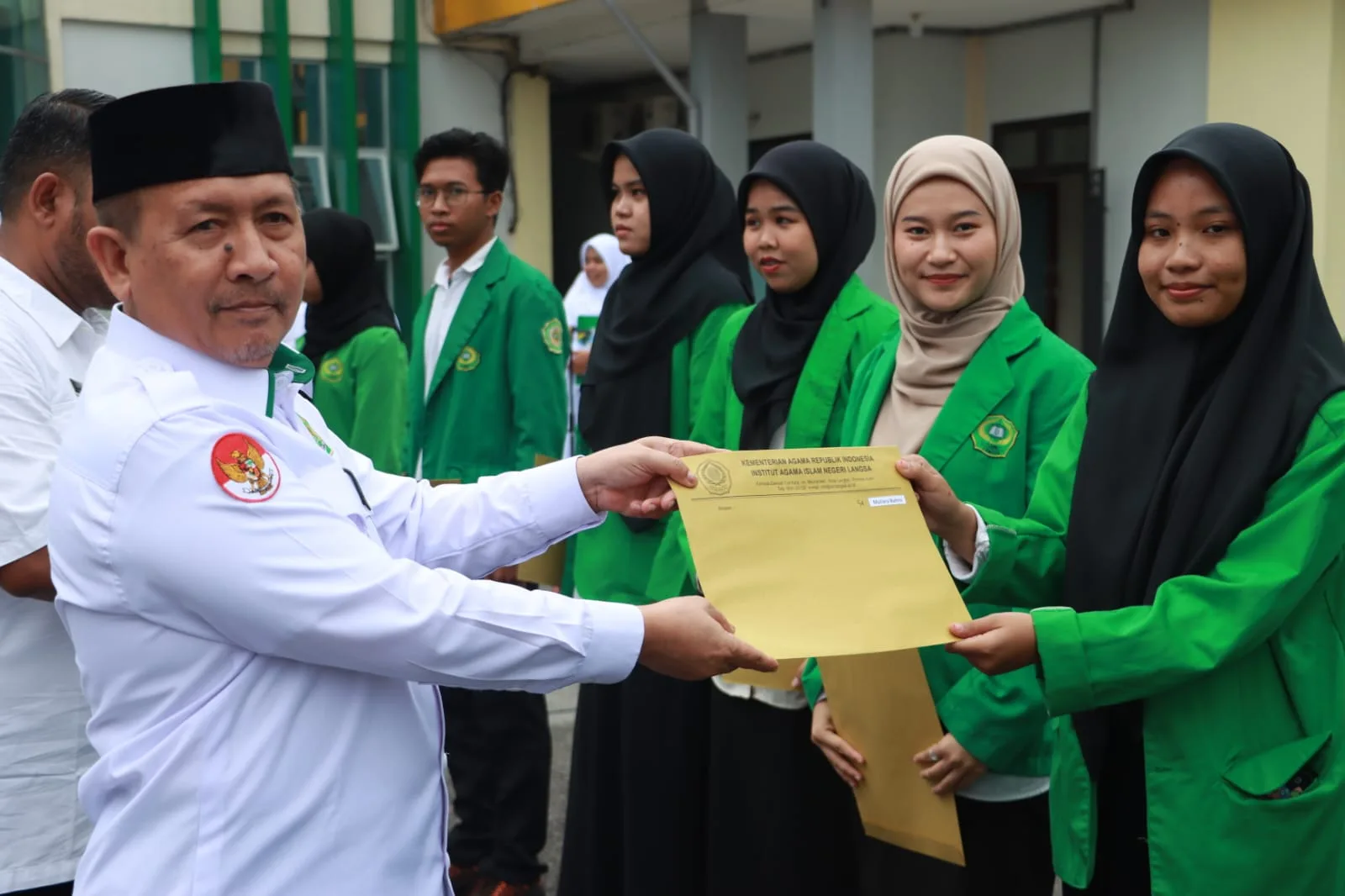 Penyerahan Ratusan Penghargaan Prestasi Meriahkan HAB ke-79 di IAIN Langsa