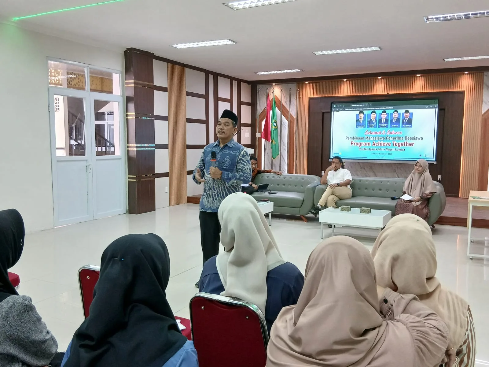 Rektor IAIN Langsa Motivasi Mahasiswa Penerima Bantuan Pendidikan