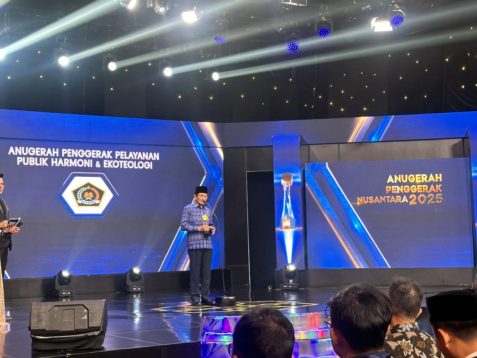 Menag Dapat Anugerah Penggerak Nusantara 2025 Bidang Harmoni dan Ekoteologi