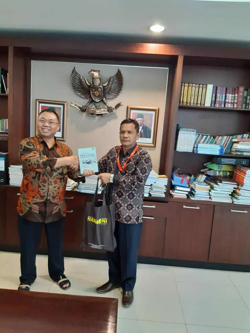 Silaturahmi Ke Pusdiklat, Rektor IAIN Langsa Terima Buku Moderasi Beragama