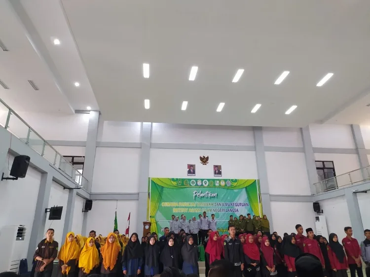 Dekan FTIK Lantik Pengurus DEMAF dan SEMAF