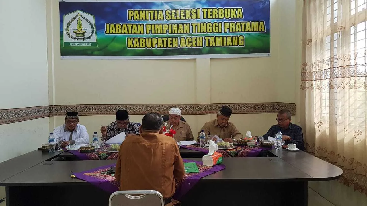Rektor IAIN Langsa Lakukan Uji Kompetensi 8 Peserta JPT