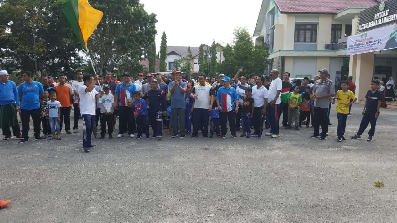Meriahkan HAB Ke 74, IAIN Langsa Gelar Jalan Santai
