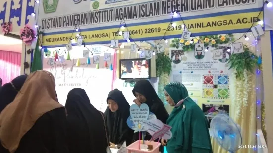 Pengunjung Serbu Stand Pameran IAIN Langsa