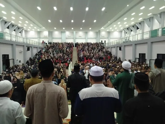 Ratusan Mahasiswa IAIN Langsa Lantunkan Shalawat