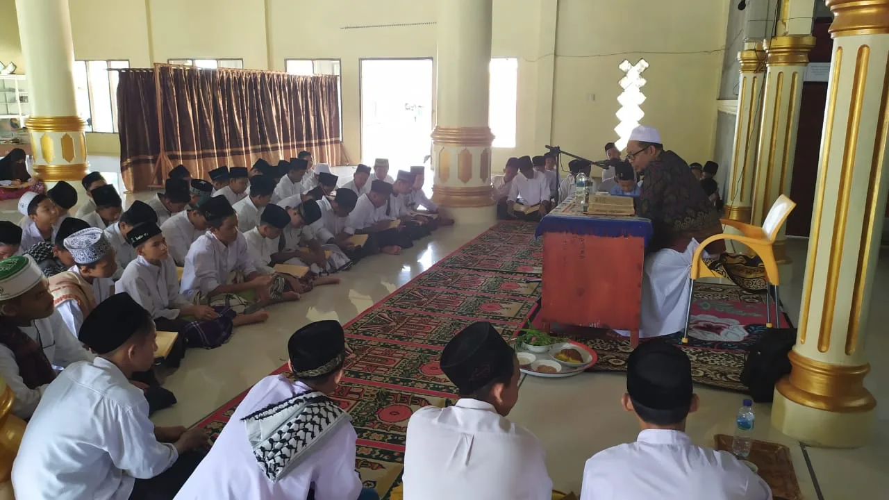 Wadek III Fakultas Syari’ah Ibtida’ Kitab di Dayah Raudhatun Najah Kota Langsa