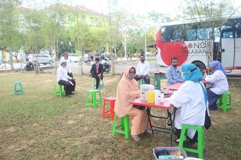 Donor Darah dan Penyerahan Sembako Warnai Peringatan HAB Kemenag Ke 75