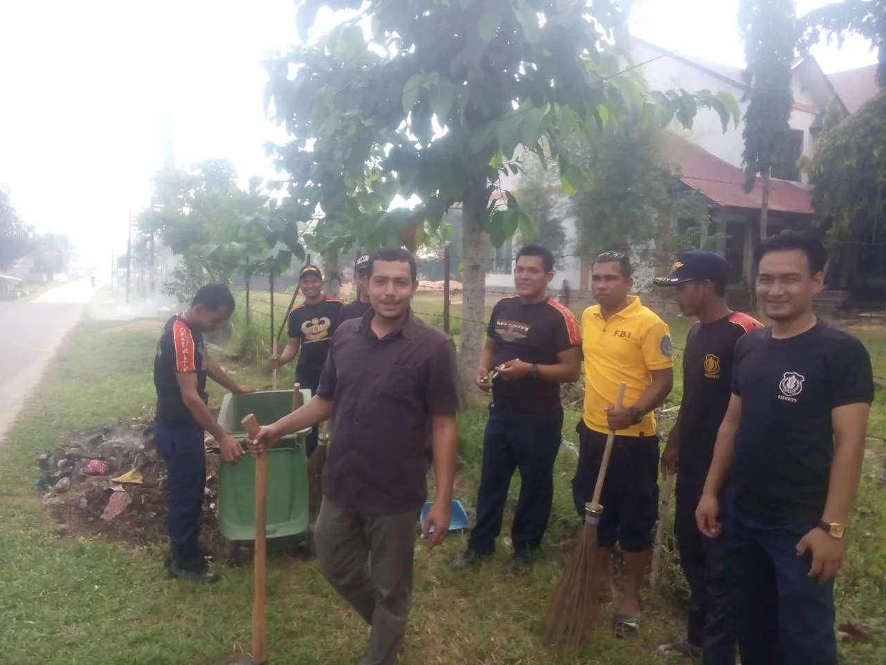 Wujudkan Kampus Bersih, SATPAM IAIN Langsa Laksanakan Gotong Royong   