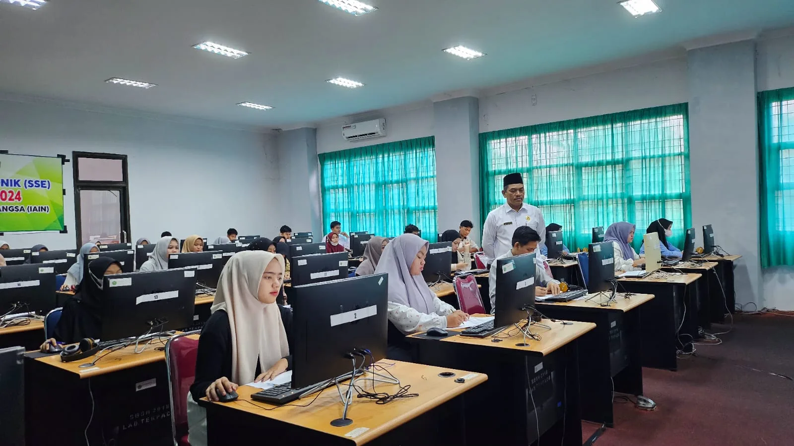 Hari Terakhir, Rektor IAIN Langsa Tinjau Pelaksanaan Ujian SSE UM-PTKIN