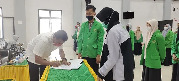 Dekan FTIK Lantik Pengurus Organisasi Mahasiswa Periode 2021
