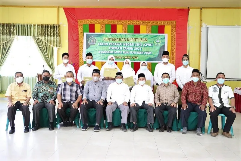 Rektor IAIN Langsa Serahkan SK CPNS Formasi Tahun 2021