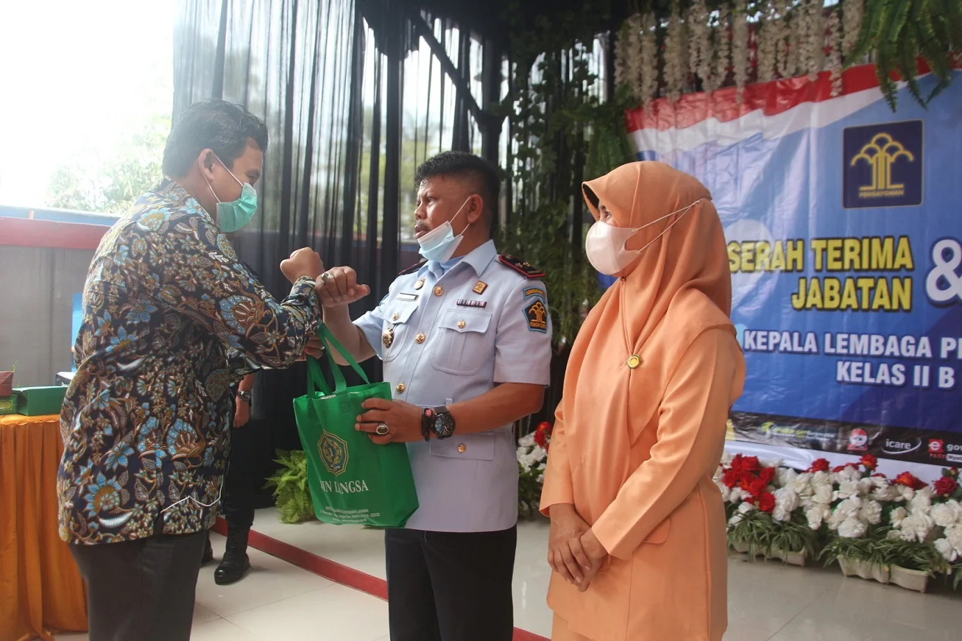 Hadiri Sertijab Kalapas, IAIN Langsa Serahkan Bungong Jaroe