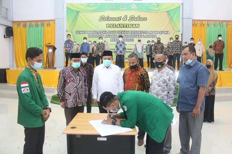 Rektor IAIN Langsa Lantik Senat Mahasiswa dan Dewan Eksekutif Mahasiswa Periode 2021