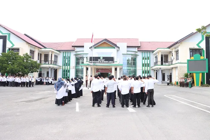 Dekan FUAD Jelaskan Filosofi Pelaksanaan Upacara Bendera