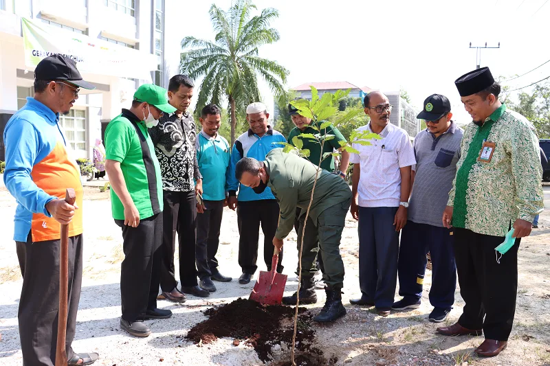 Komitmen Wujudkan Kampus Hijau, IAIN Langsa Tanam Pohon