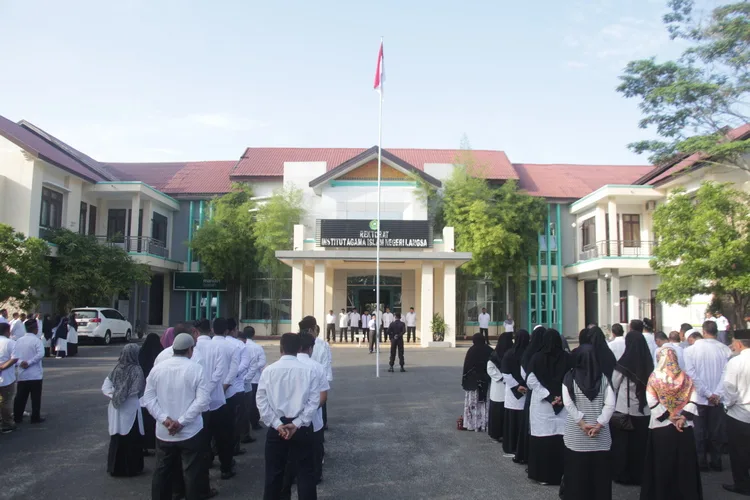 Hari Pertama Masuk Kerja, IAIN Langsa Gelar Apel Disiplin