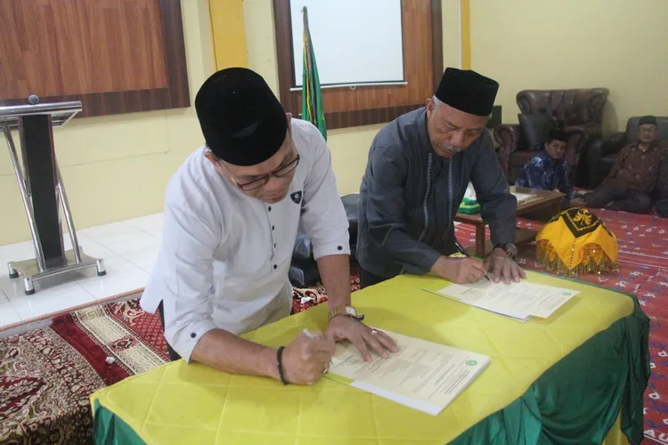 Balas Pantun Warnai Lepas Sambut Kepala Biro IAIN Langsa