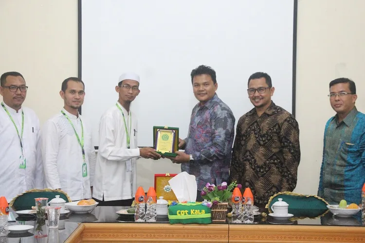 Dayah Terpadu Almuslimun Kunjungi IAIN Langsa   