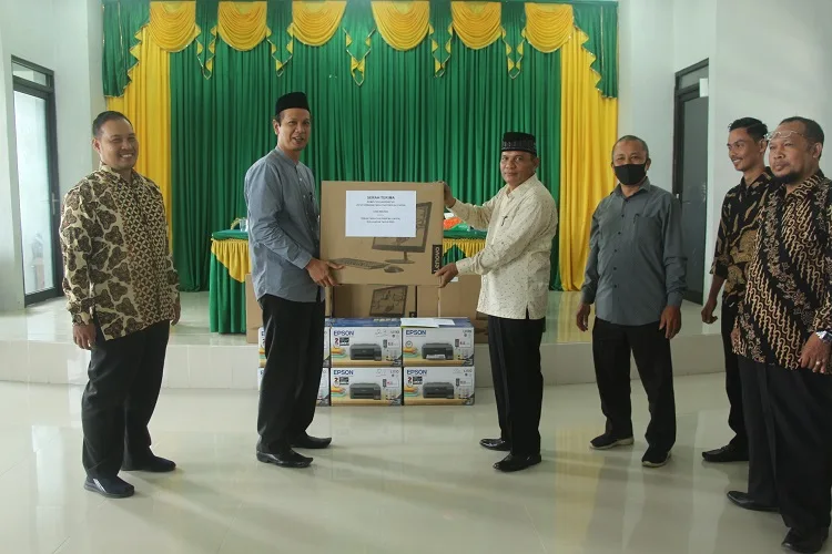 Serahkan Sarpras ORMAWA, Ini Pesan Rektor IAIN Langsa
