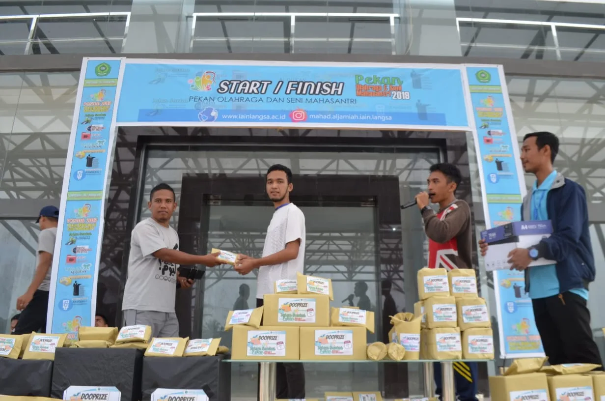 Ratusan Doorprize Meriahkan Jalan Sehat Masahantri Mahad Al-Jamiah