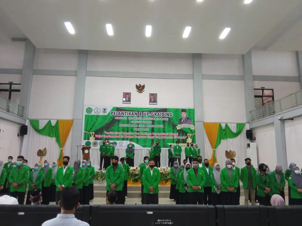Dekan Fakultas Syariah Lantik Pengurus Organisasi Mahasiswa Periode 2021