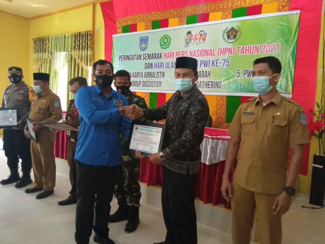 PWI Langsa Gelar Peringatan HPN 2021, Rektor IAIN Langsa Terima Penghargaan