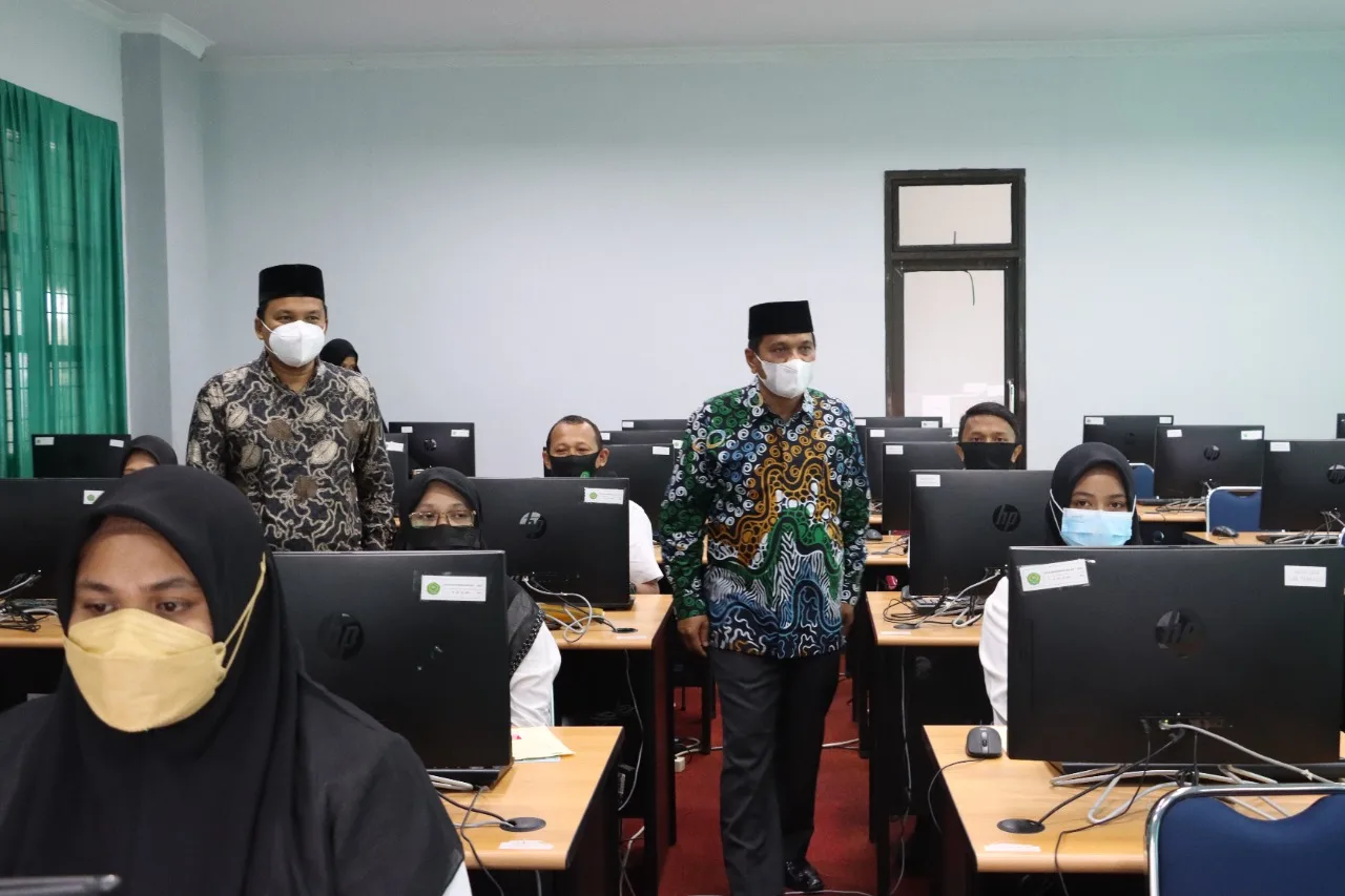 Pantau Pelaksanaan Ujian Dosen Tetap Bukan PNS, Rektor: Transparan dan Akuntabel