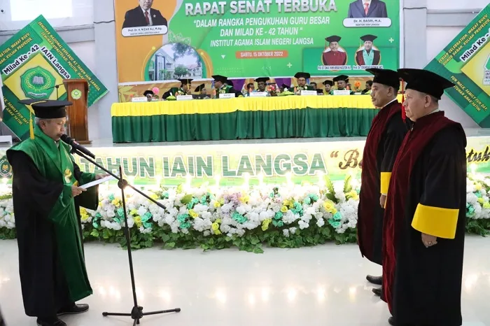 Sekjen Kemenag RI Kukuhkan Dua Guru Besar IAIN Langsa