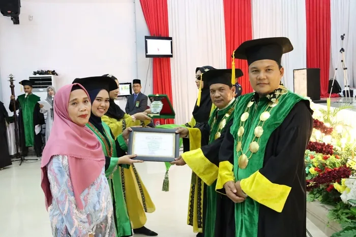 Lulusan Terbaik IAIN Langsa Dapatkan Penghargaan