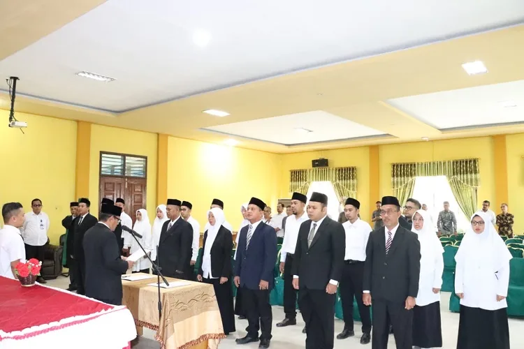 Rektor IAIN Langsa Lantik Pejabat Administrasi
