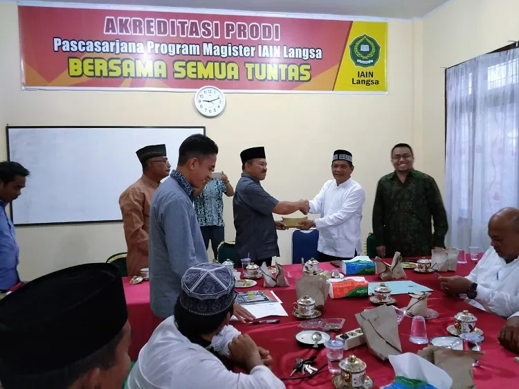 Wakil Walikota Langsa Serahkan Zakat Ibnu Sabil